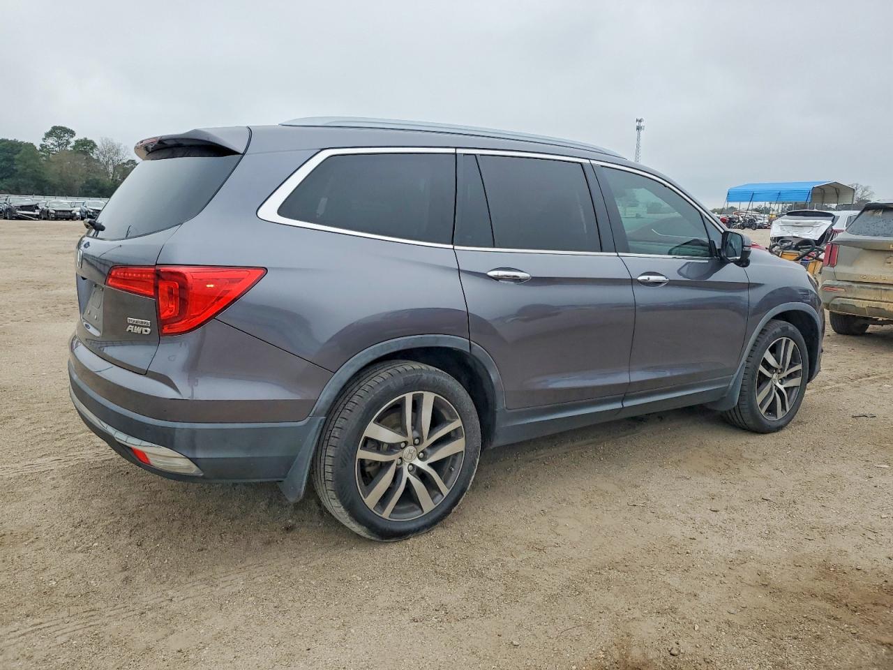2016 HONDA PILOT TOURING photo 3