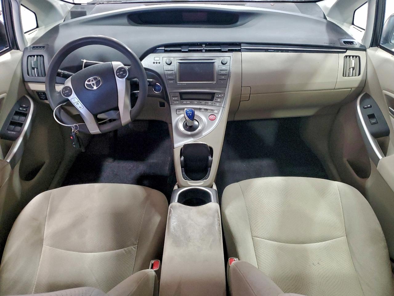 2015 TOYOTA PRIUS photo 8