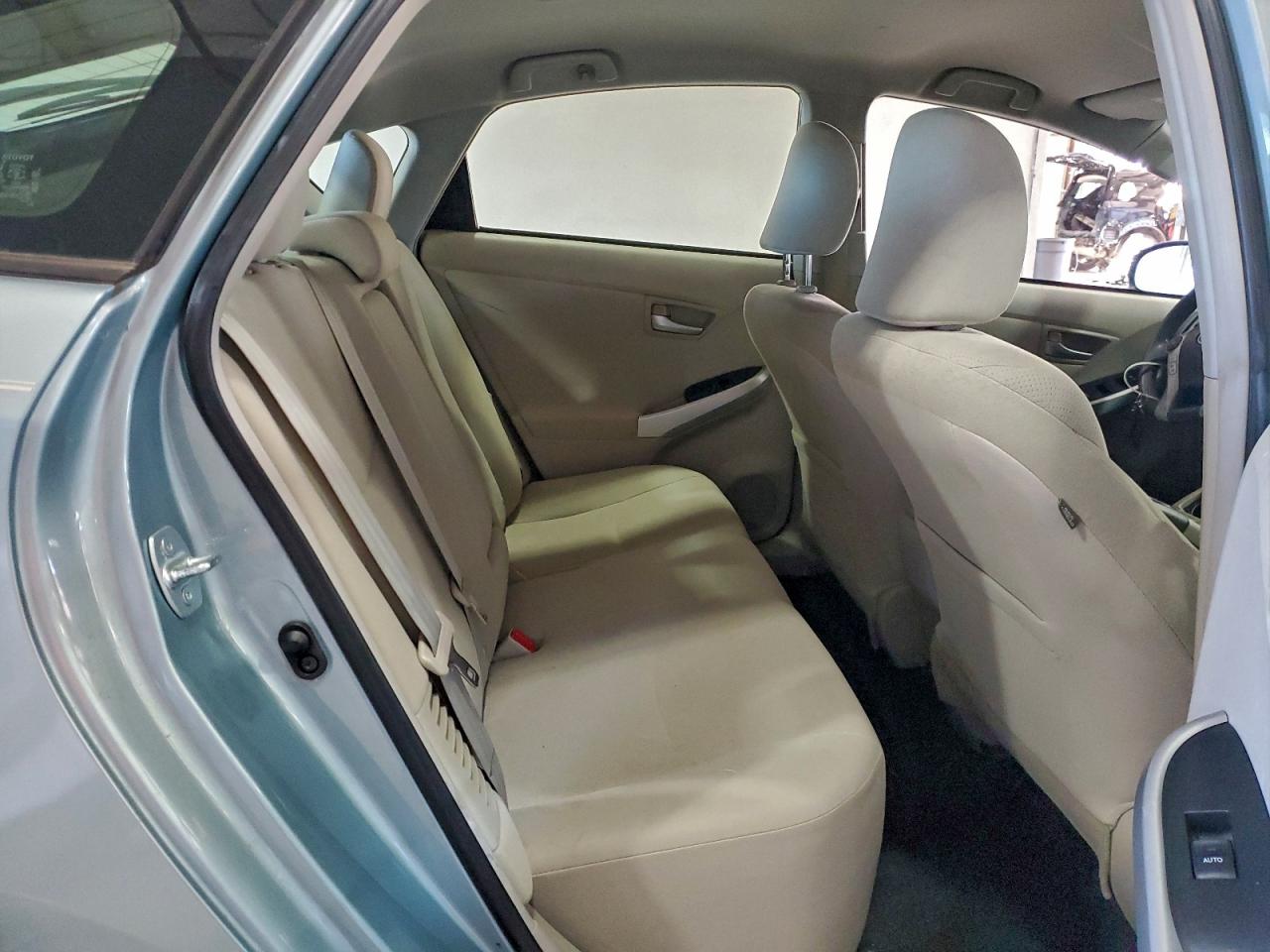 2015 TOYOTA PRIUS photo 10