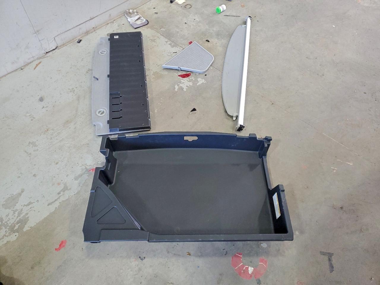 2015 TOYOTA PRIUS photo 12