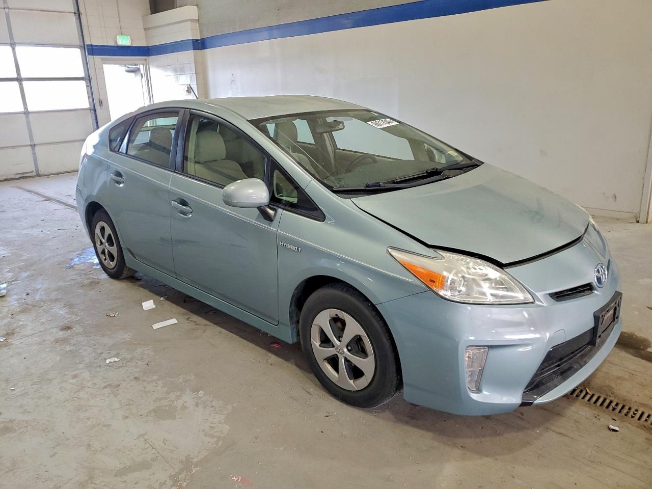 2015 TOYOTA PRIUS photo 4