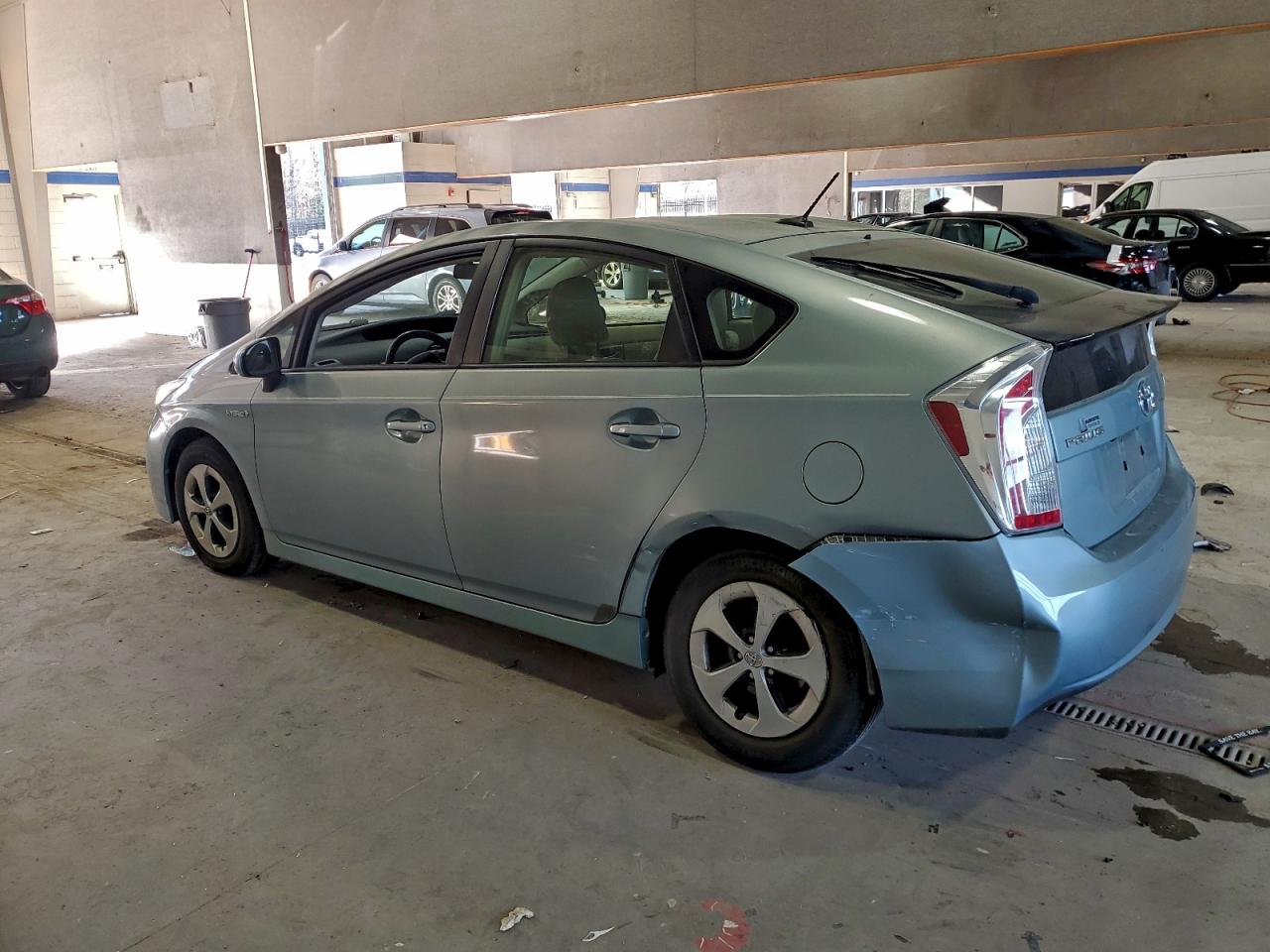 2015 TOYOTA PRIUS photo 2