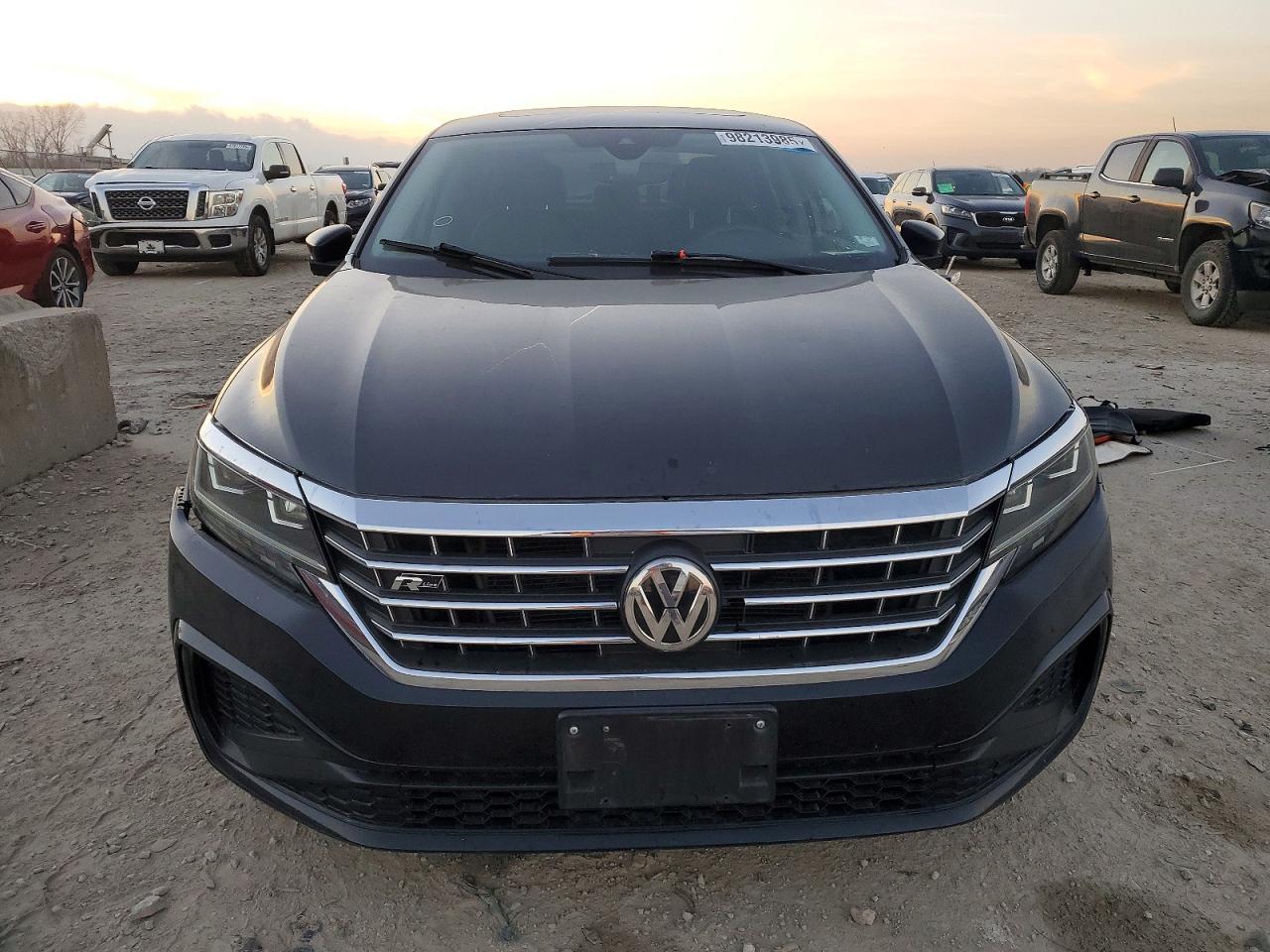 2020 VOLKSWAGEN PASSAT R-LINE photo 5