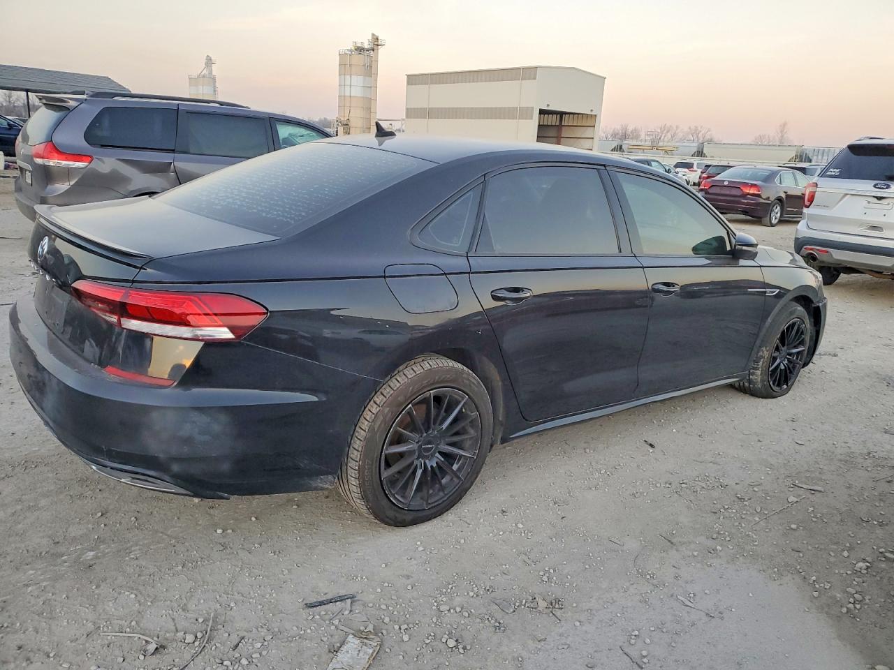 2020 VOLKSWAGEN PASSAT R-LINE photo 3
