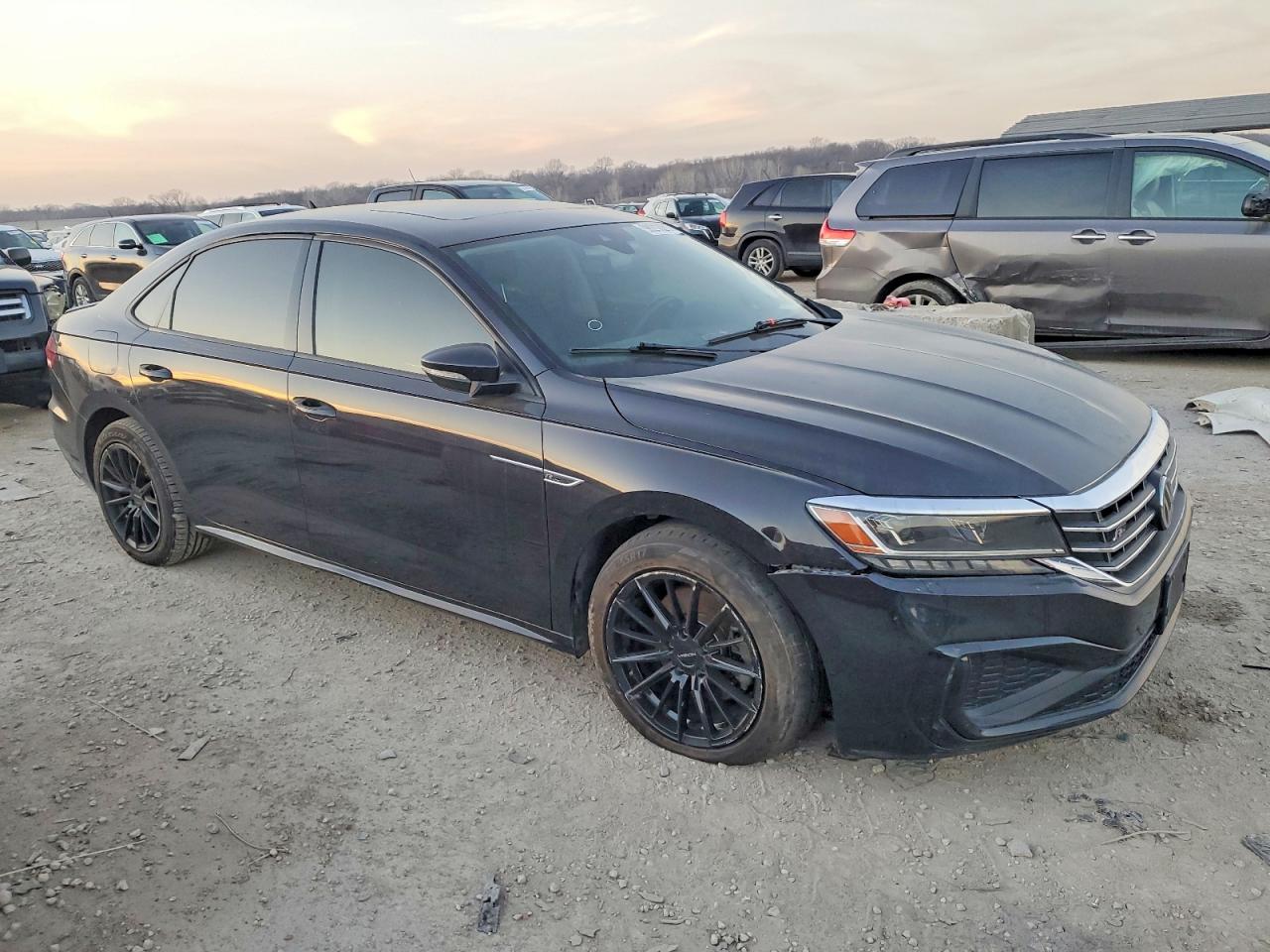 2020 VOLKSWAGEN PASSAT R-LINE photo 4