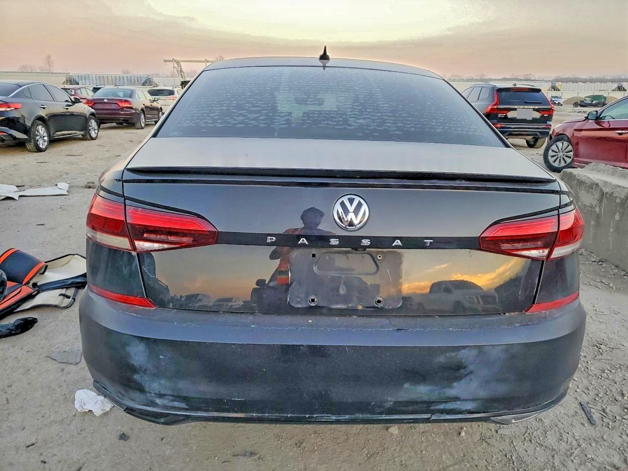 2020 VOLKSWAGEN PASSAT R-LINE photo 6