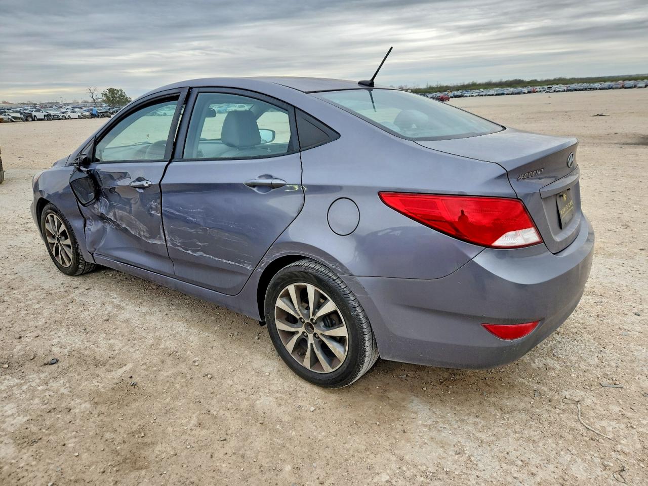 2017 HYUNDAI ACCENT SE photo 2