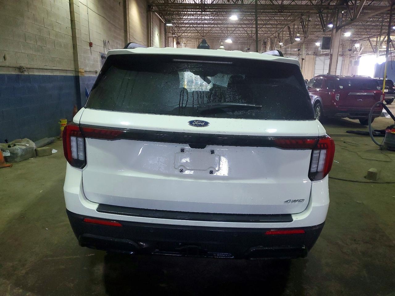 2025 FORD EXPLORER ST-LINE photo 16