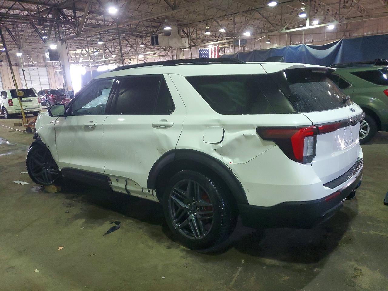 2025 FORD EXPLORER ST-LINE photo 4