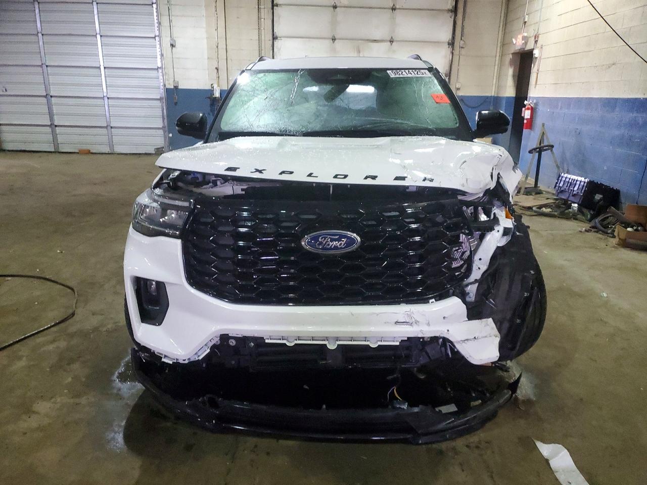 2025 FORD EXPLORER ST-LINE photo 13