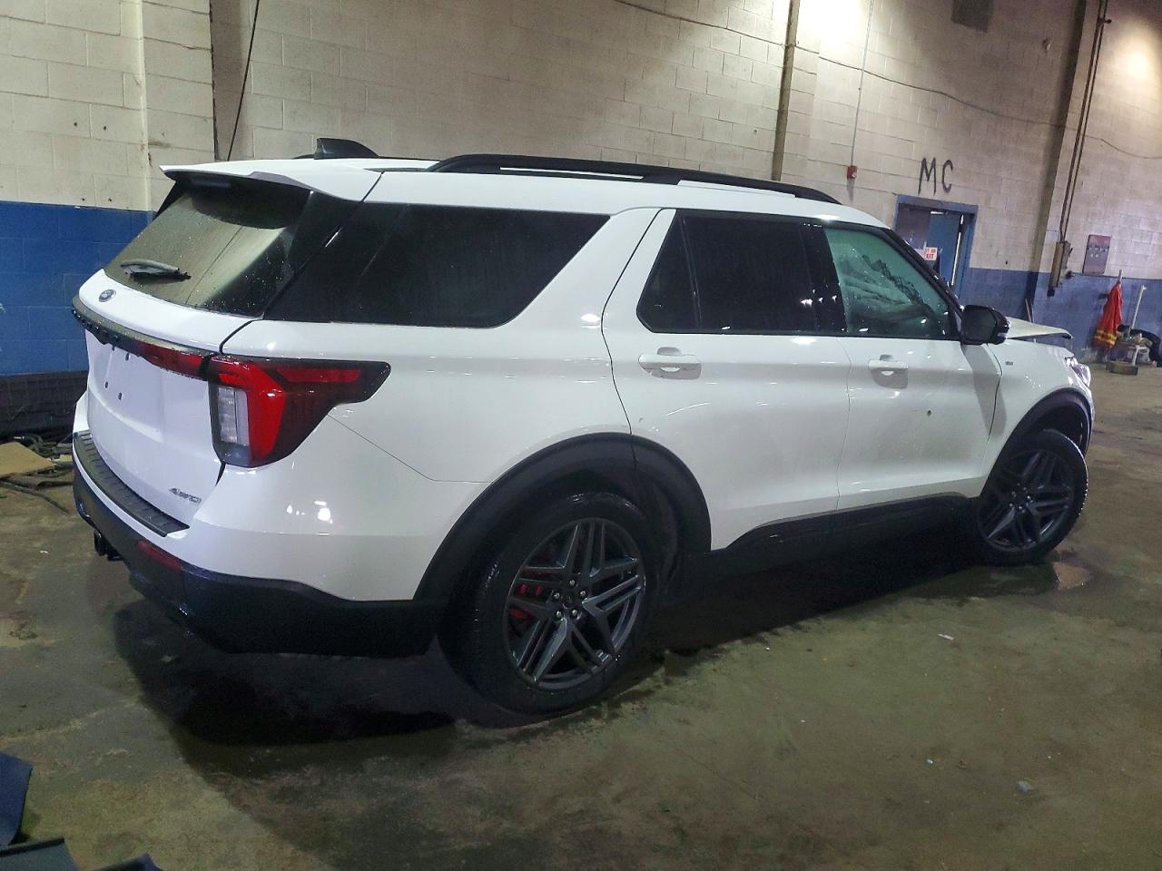 2025 FORD EXPLORER ST-LINE photo 7