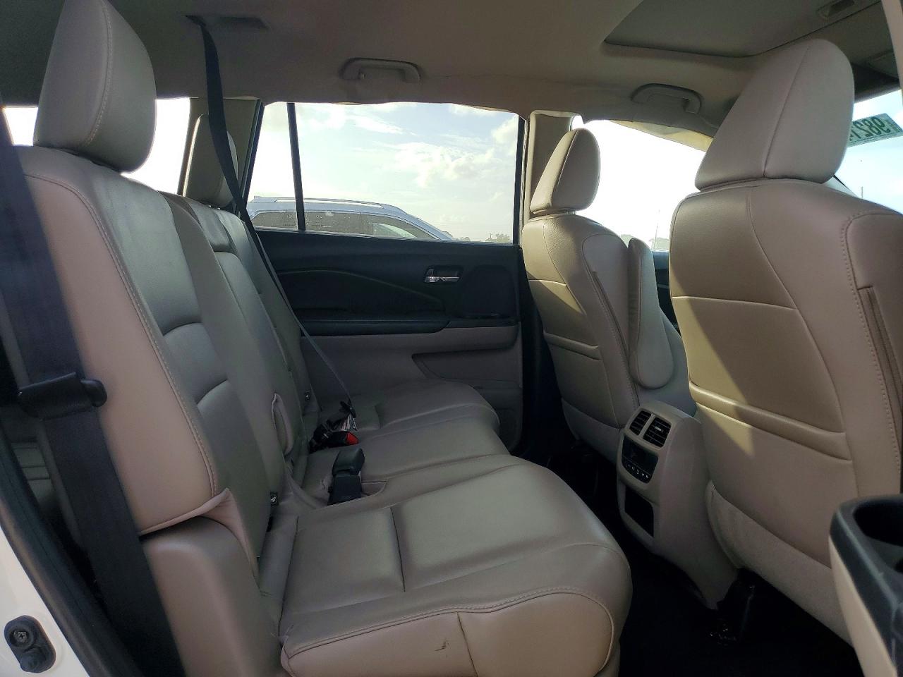 2016 HONDA PILOT EXL photo 11