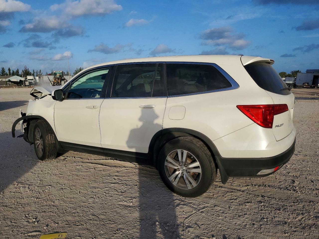 2016 HONDA PILOT EXL photo 2