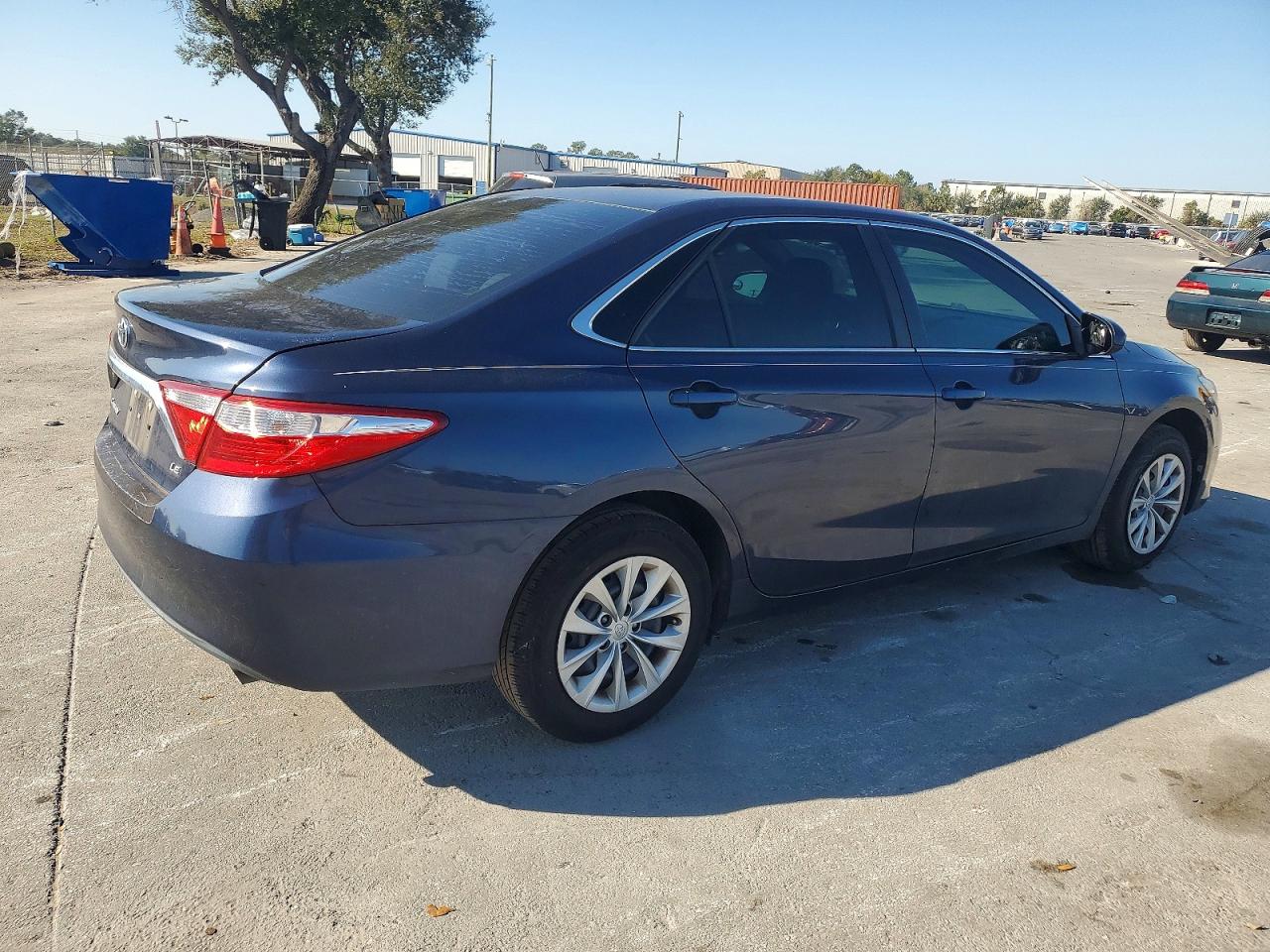 2017 TOYOTA CAMRY LE photo 5
