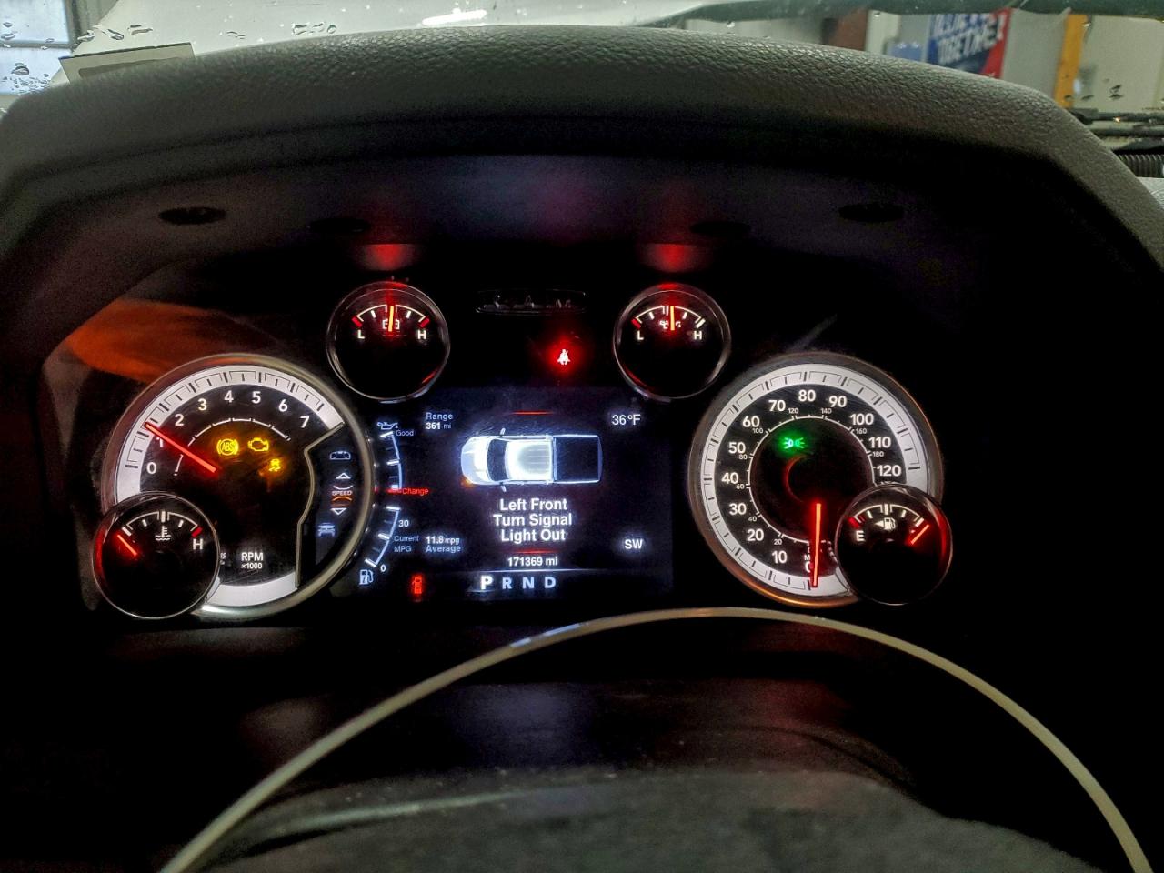 2013 RAM 1500 SLT photo 9