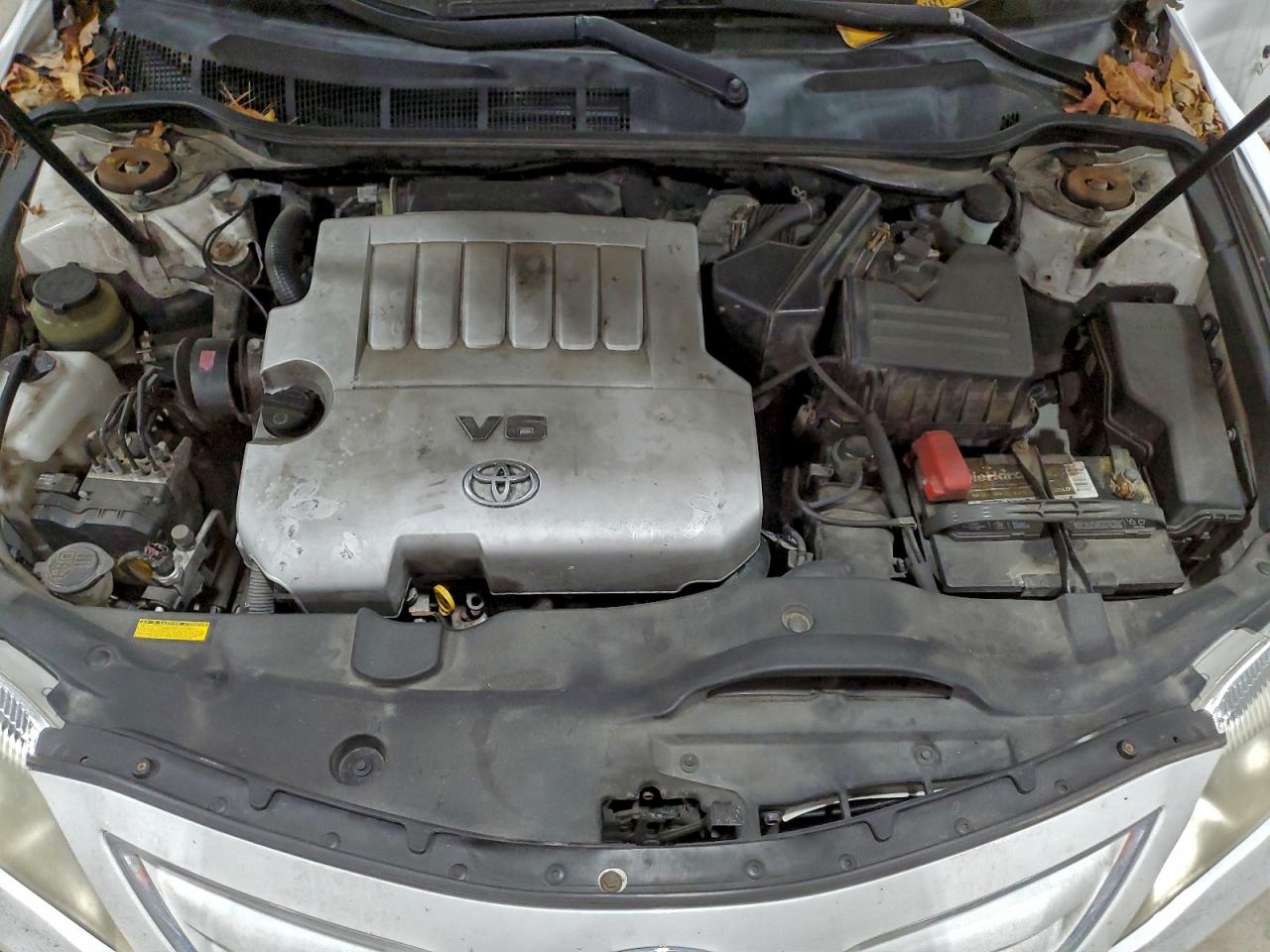 2010 TOYOTA CAMRY SE photo 11