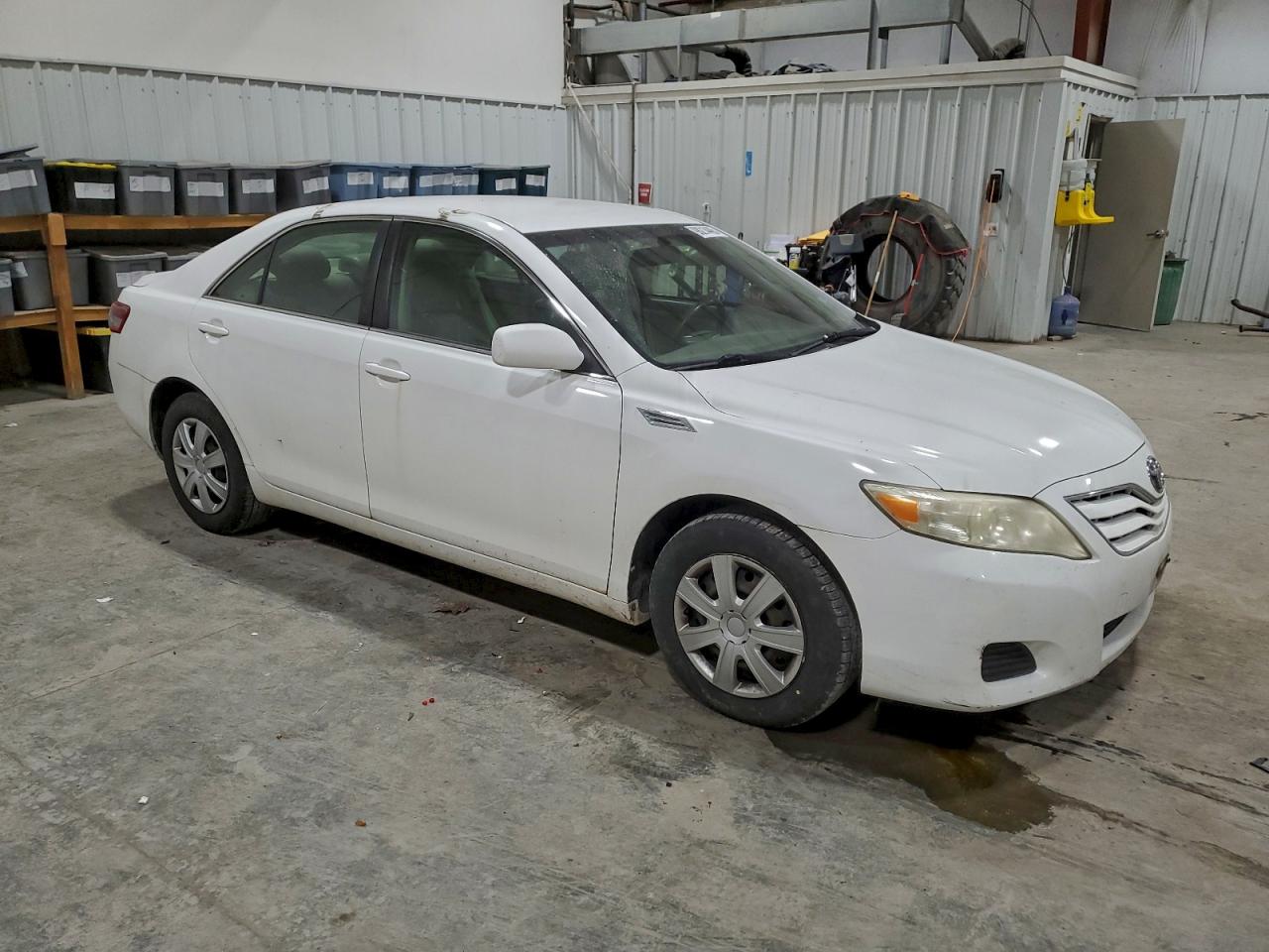 2010 TOYOTA CAMRY SE photo 4