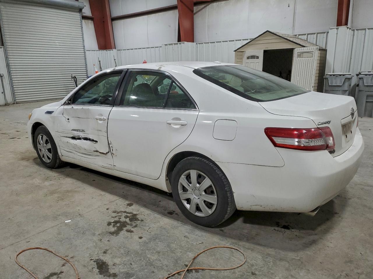 2010 TOYOTA CAMRY SE photo 2