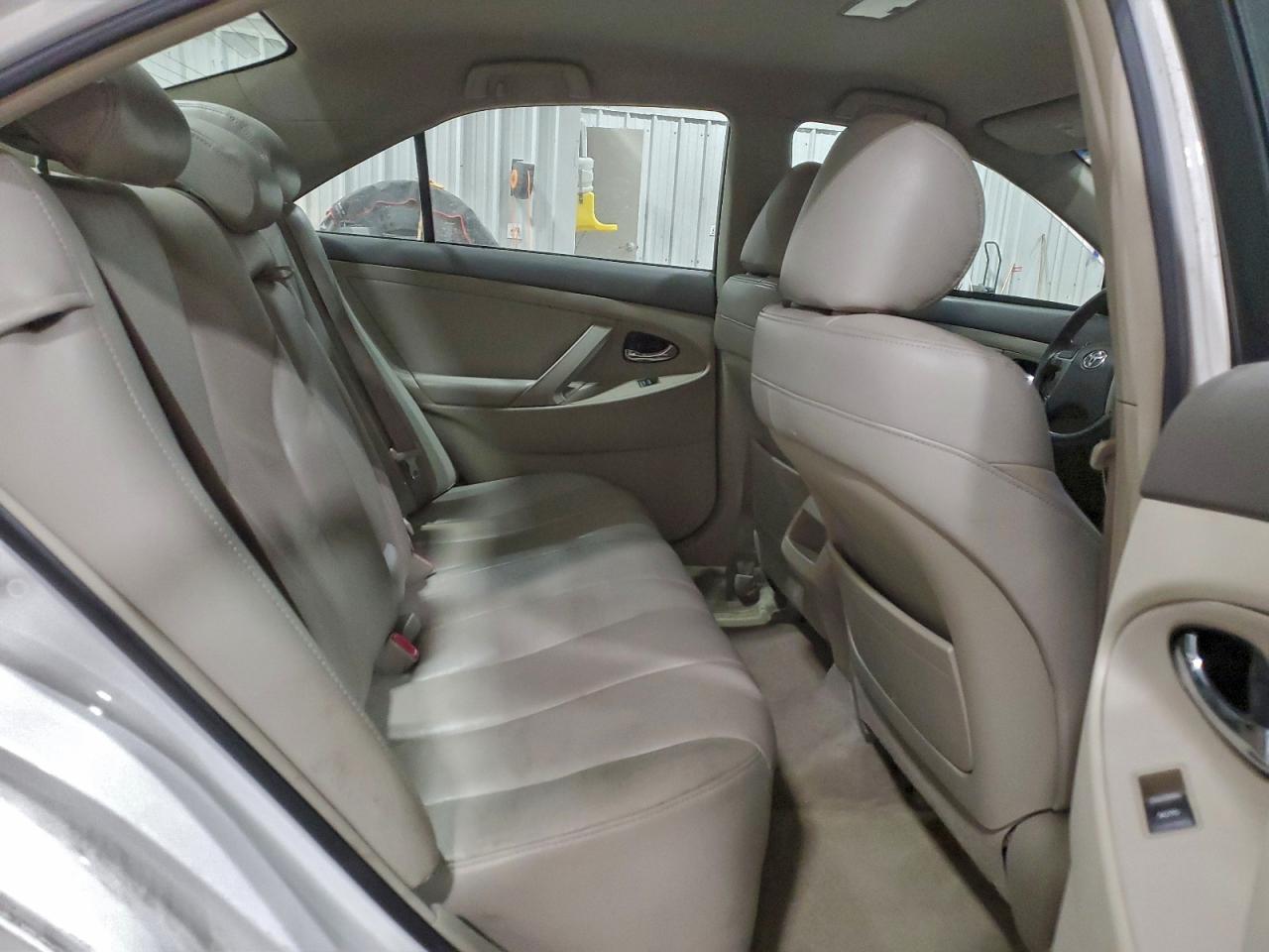 2010 TOYOTA CAMRY SE photo 10
