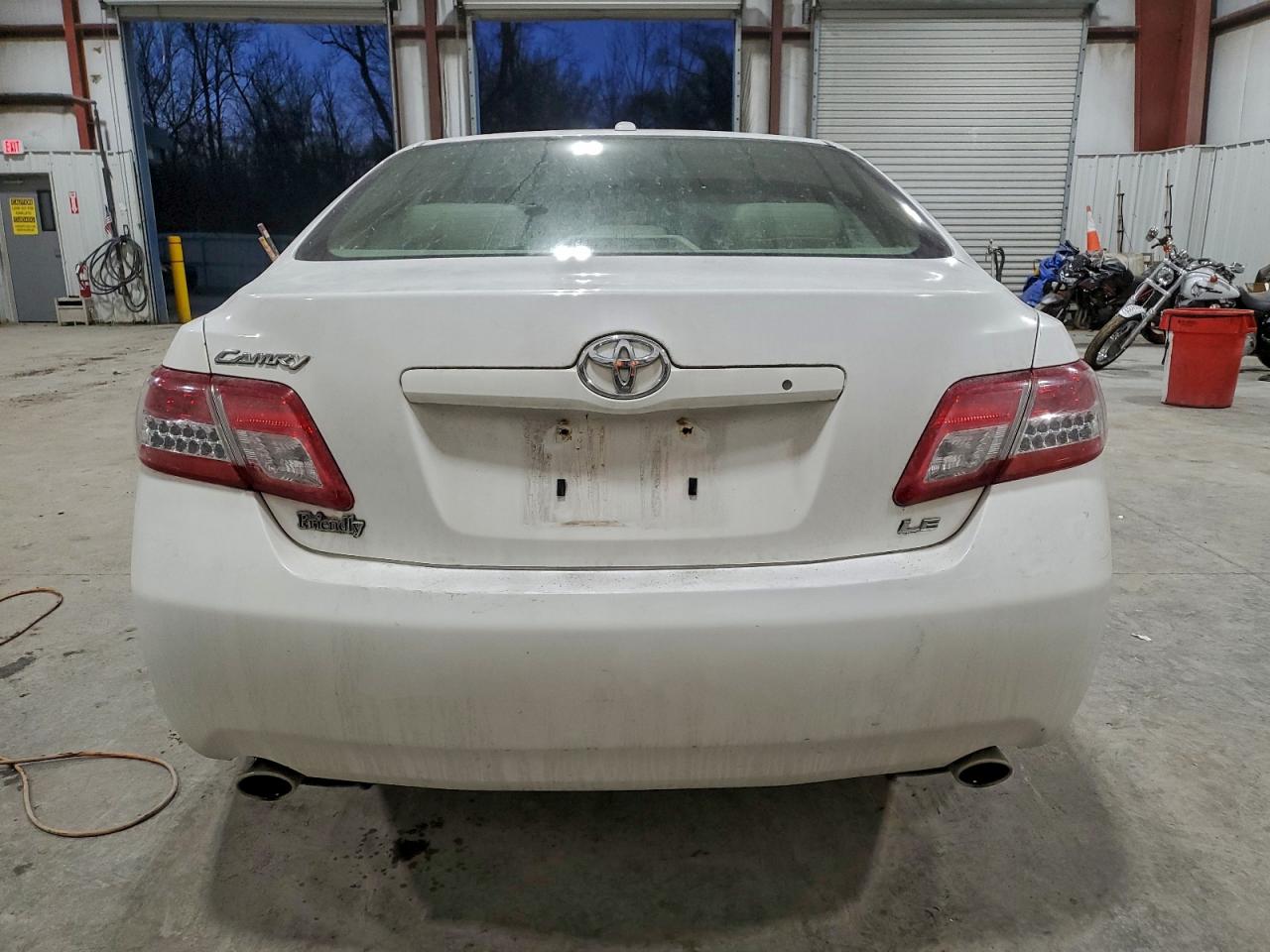 2010 TOYOTA CAMRY SE photo 6