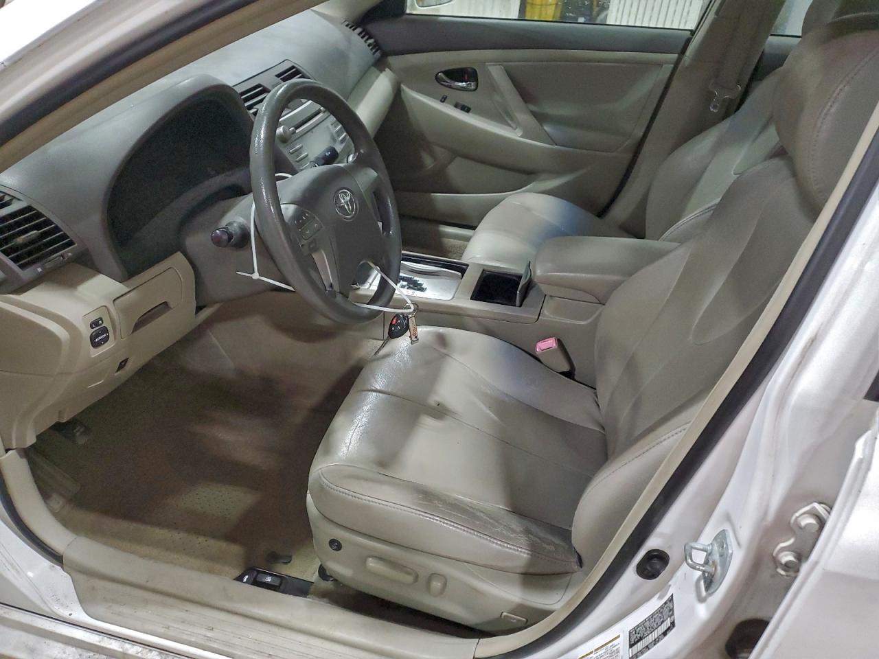 2010 TOYOTA CAMRY SE photo 7