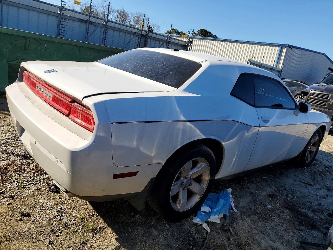 2013 DODGE CHALLENGER SXT photo 3
