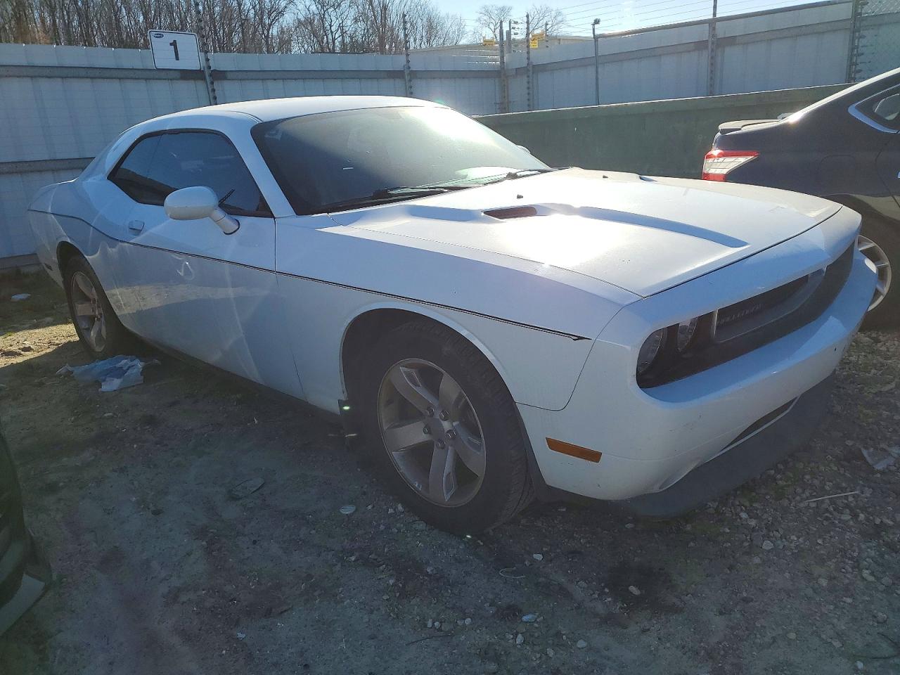 2013 DODGE CHALLENGER SXT photo 4