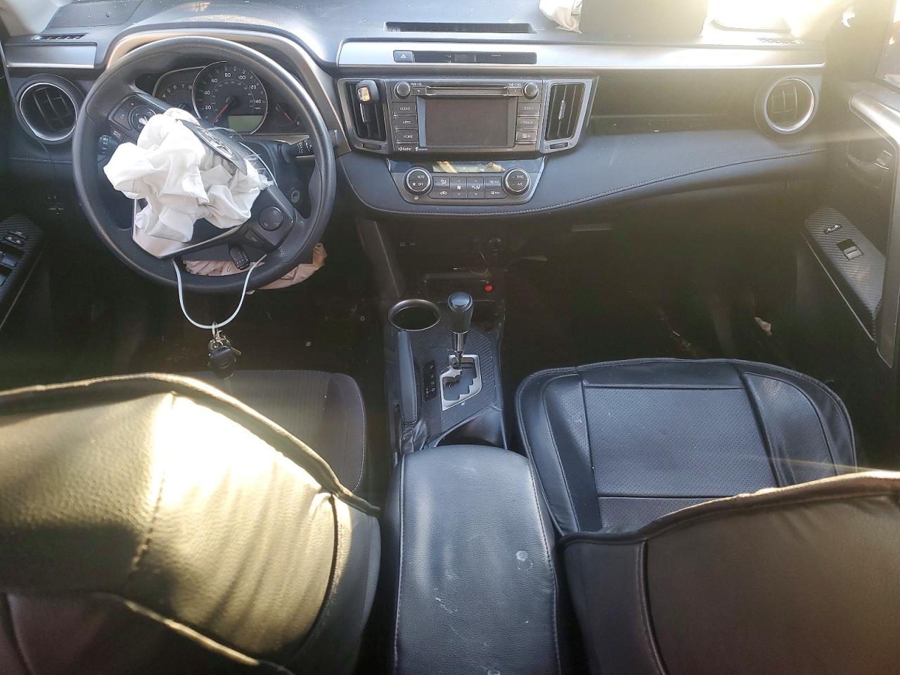 2015 TOYOTA RAV4 XLE photo 8