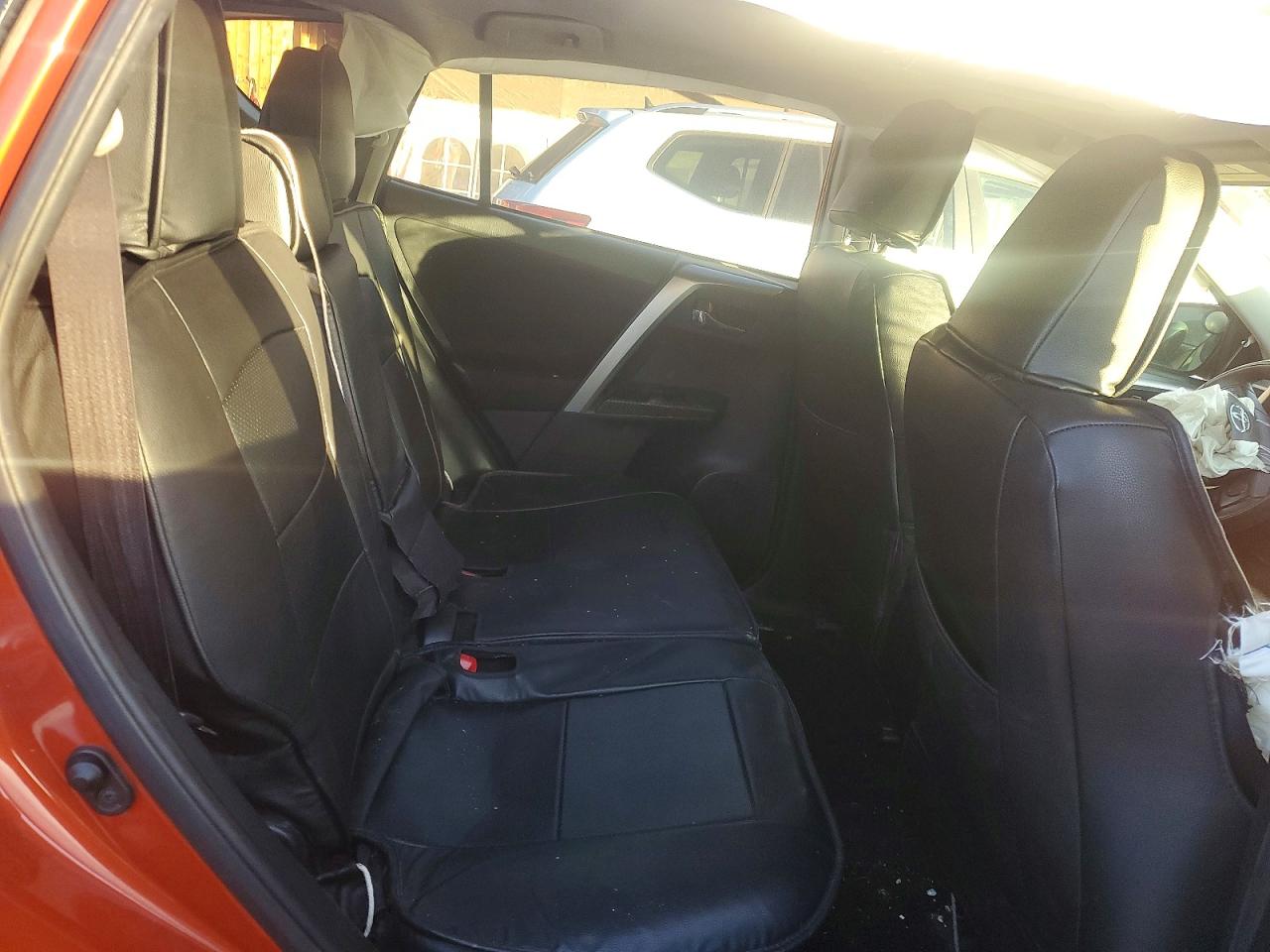 2015 TOYOTA RAV4 XLE photo 10