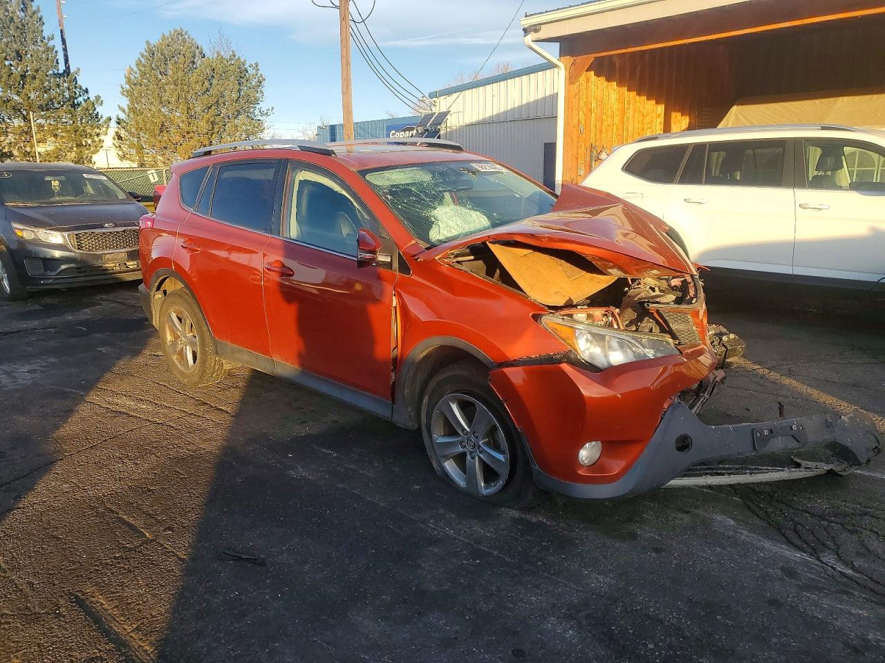 2015 TOYOTA RAV4 XLE photo 4