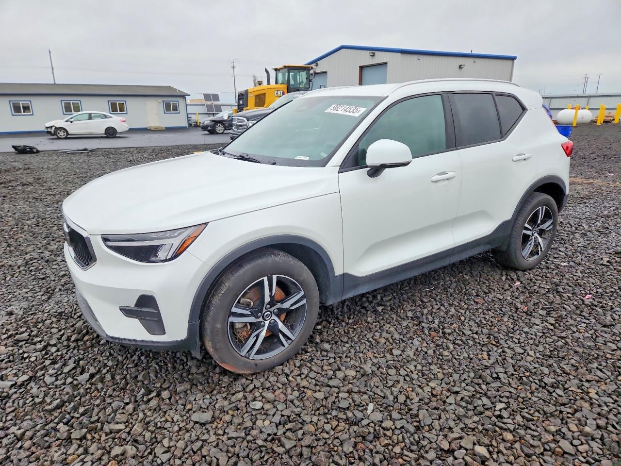 2023 VOLVO XC40