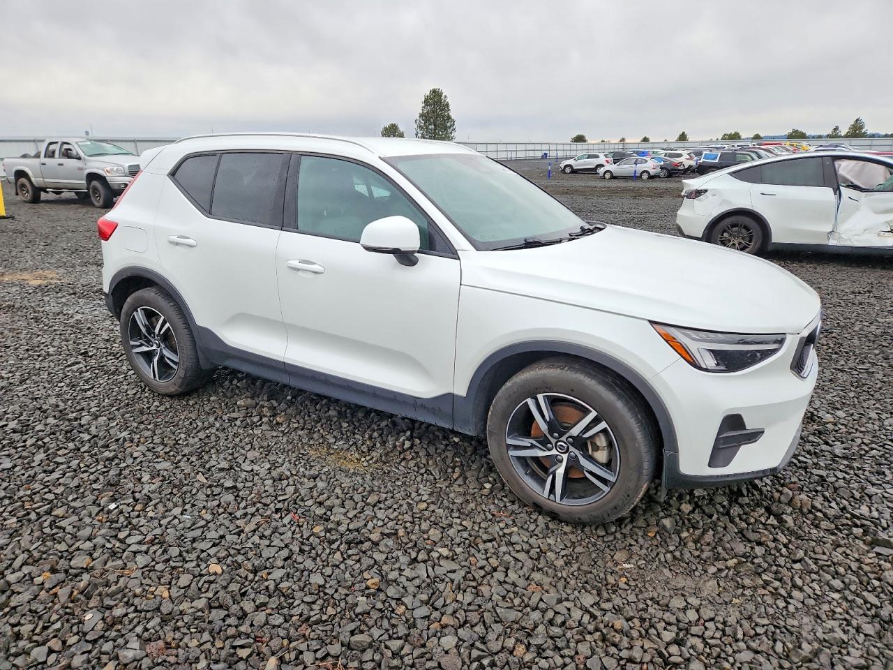 2023 VOLVO XC40 CORE photo 4