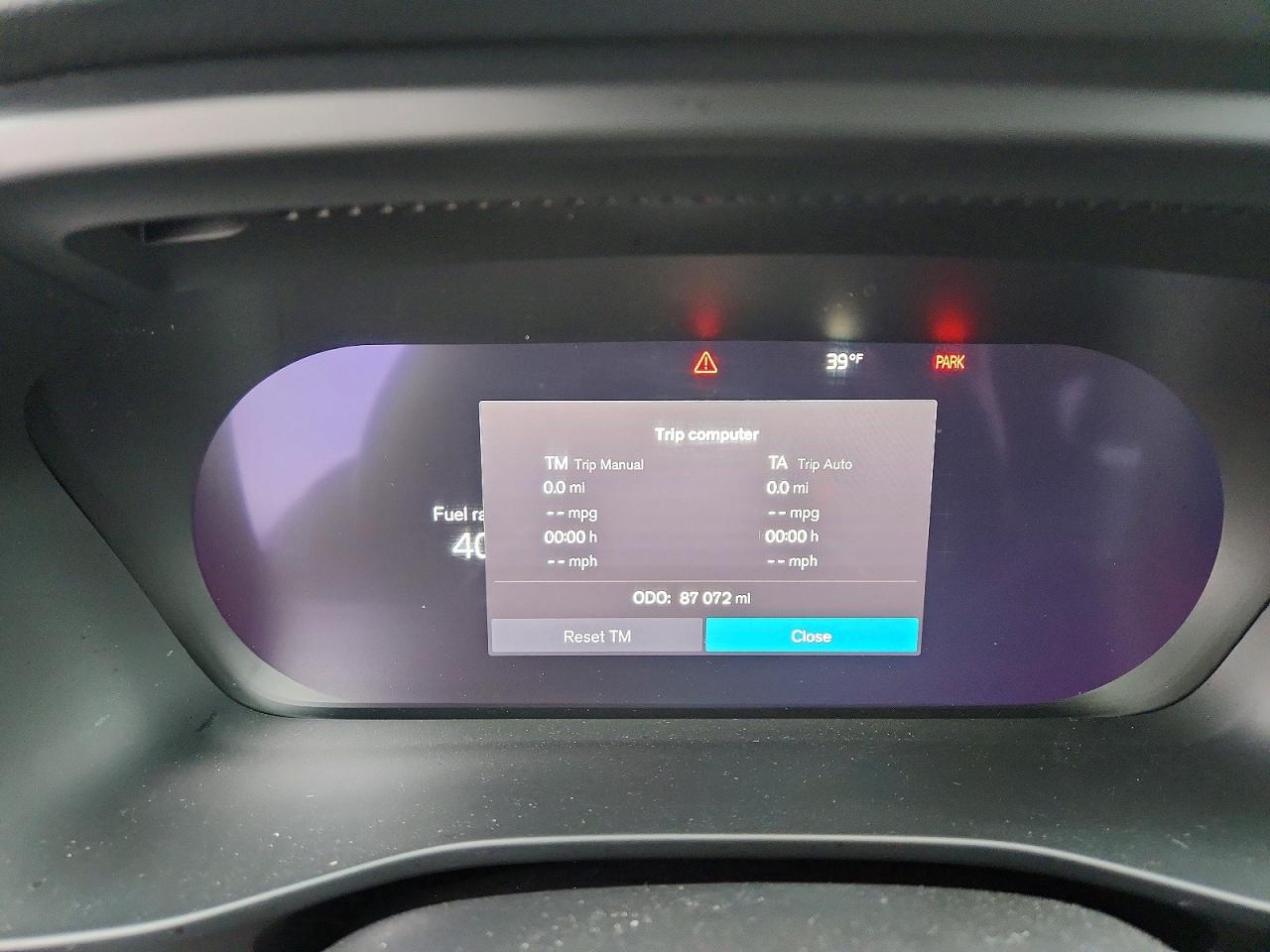 2023 VOLVO XC40 CORE photo 9
