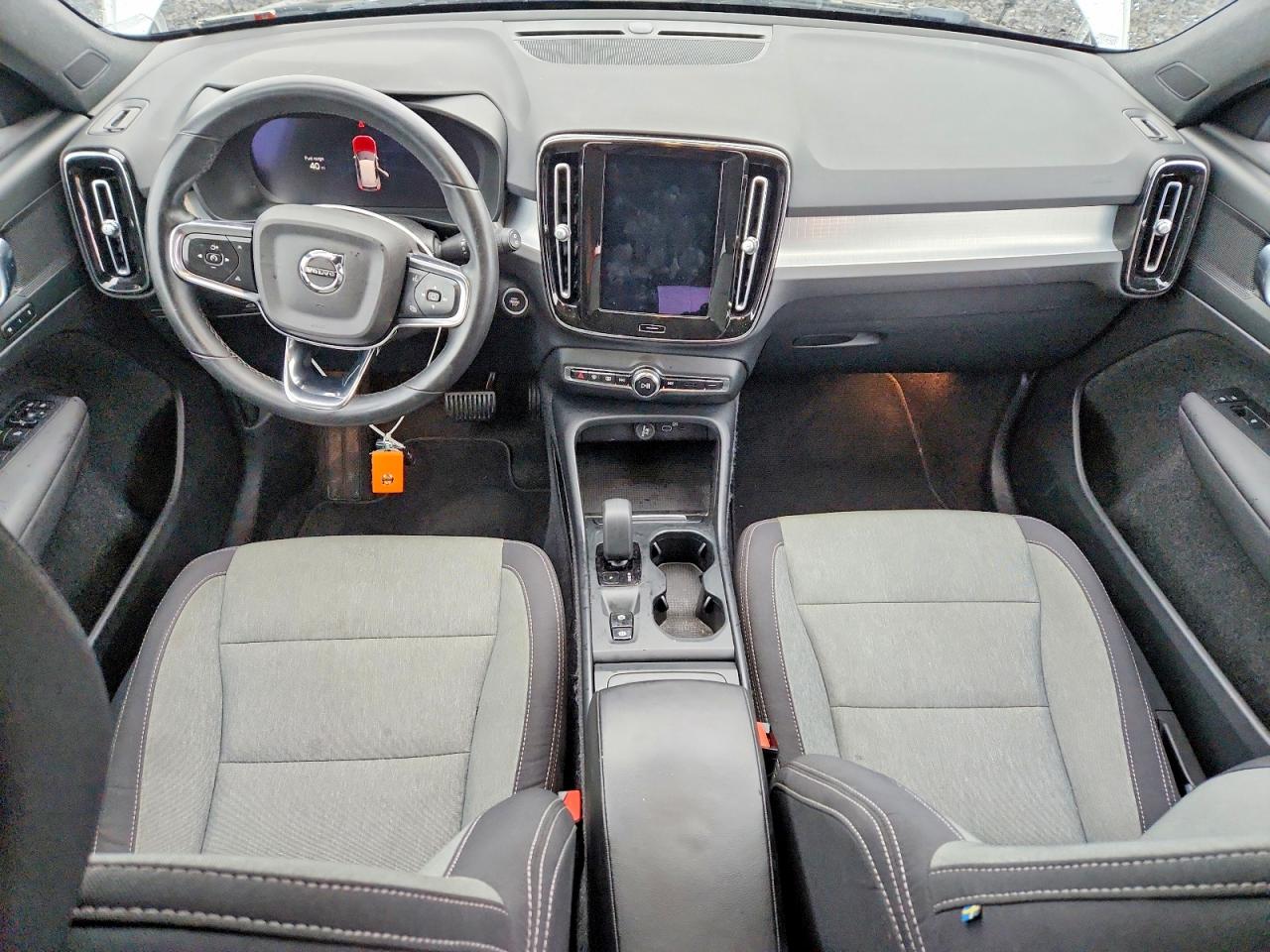 2023 VOLVO XC40 CORE photo 8