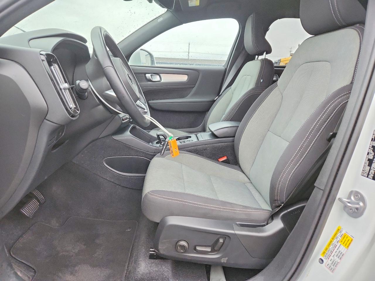 2023 VOLVO XC40 CORE photo 7