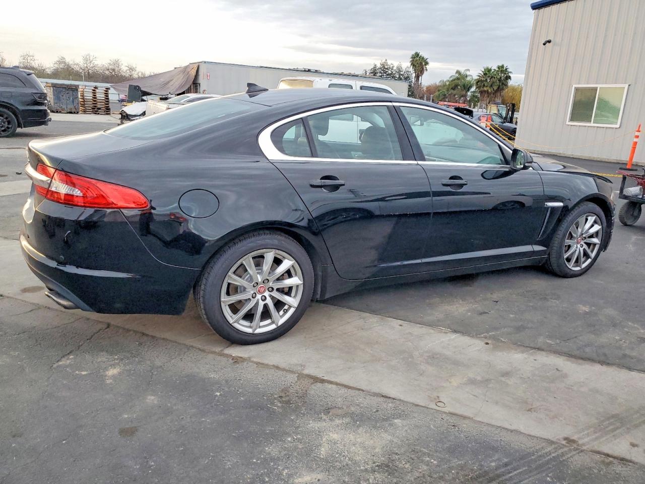 2015 JAGUAR XF 2.0T PREMIUM photo 7