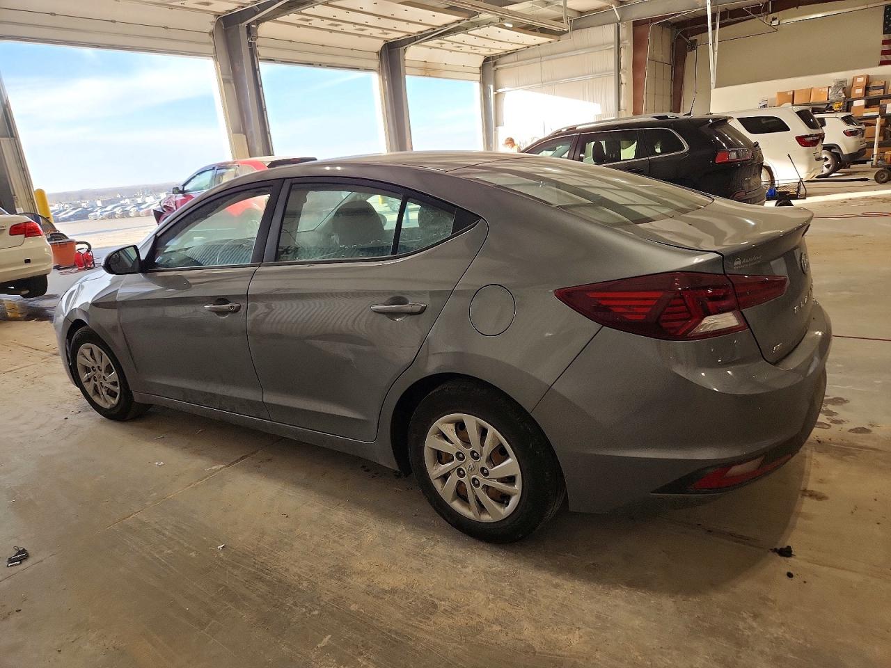 2019 HYUNDAI ELANTRA SE photo 3