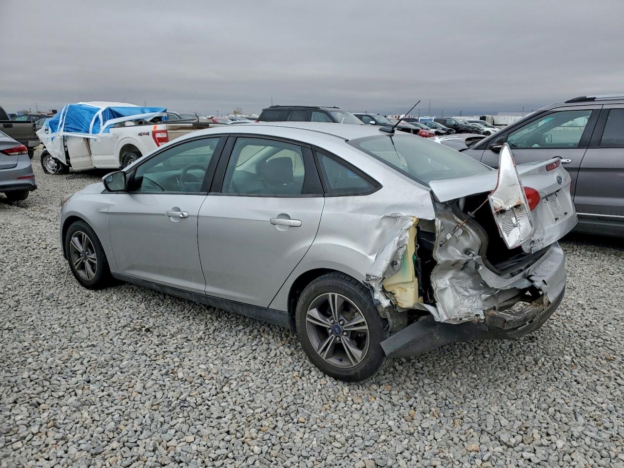 2018 FORD FOCUS SE photo 2