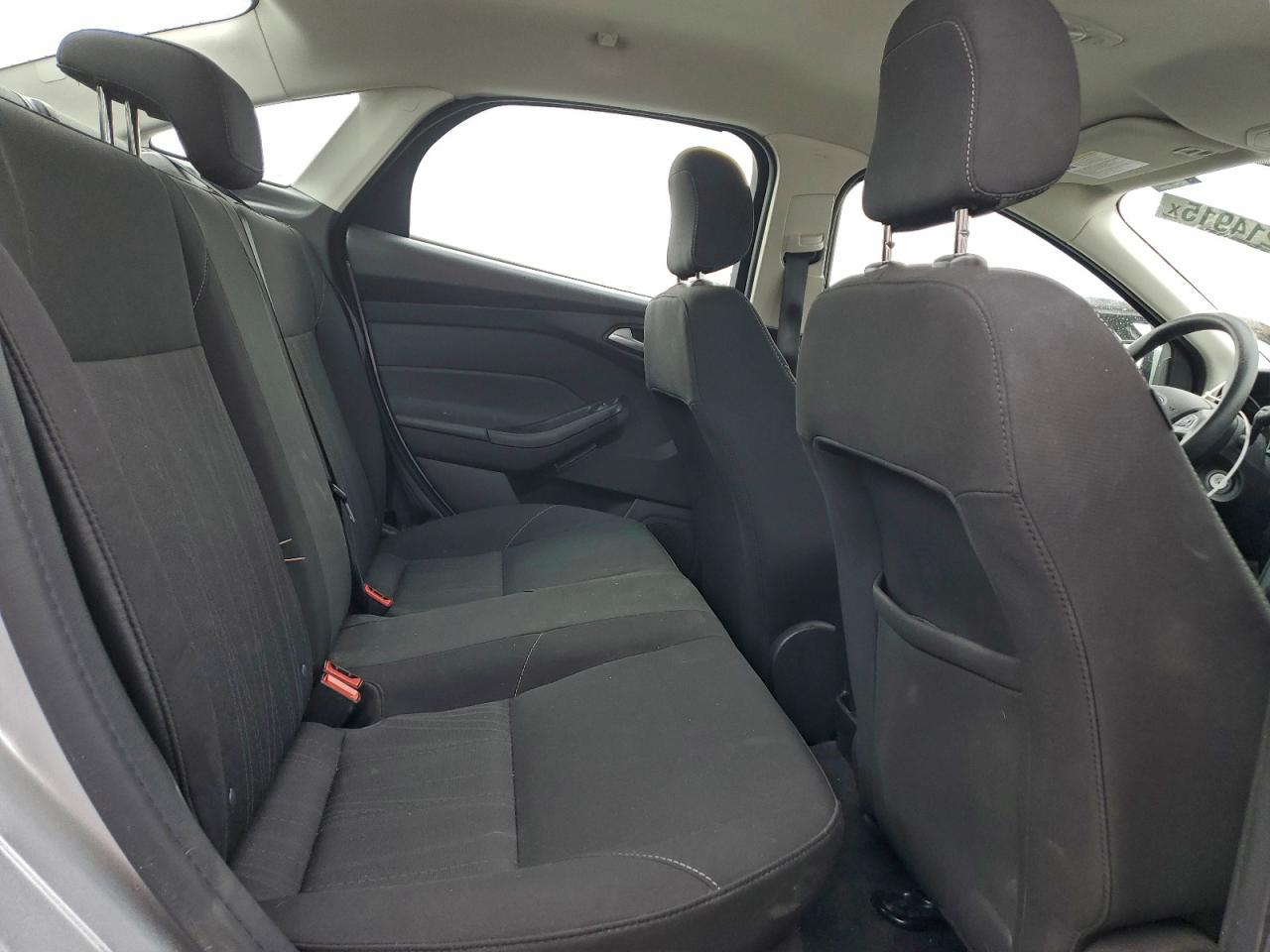 2018 FORD FOCUS SE photo 10