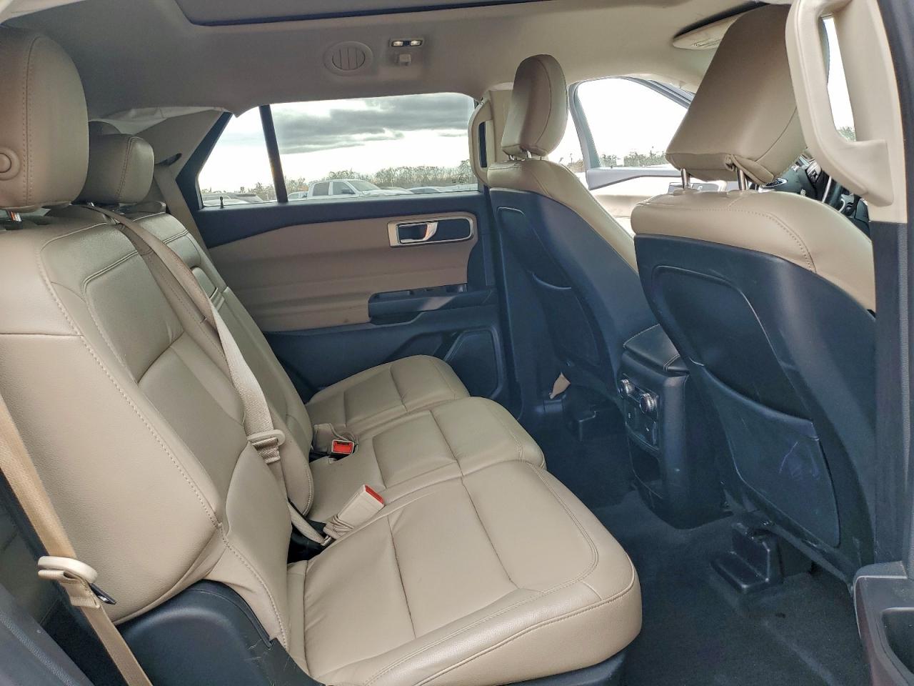 2020 FORD EXPLORER XLT photo 11