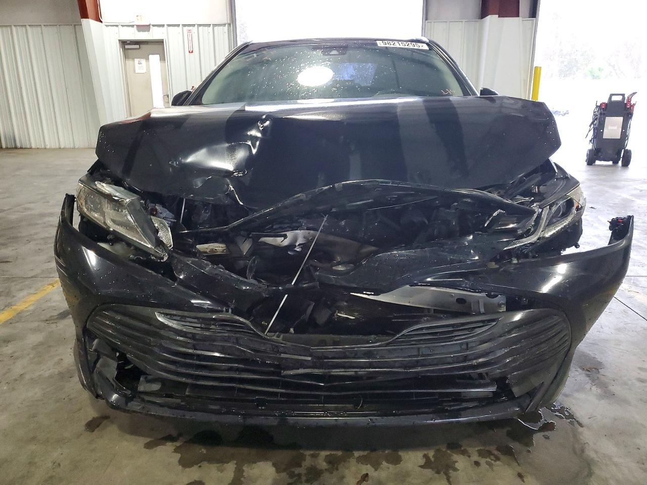 2019 TOYOTA CAMRY LE photo 5