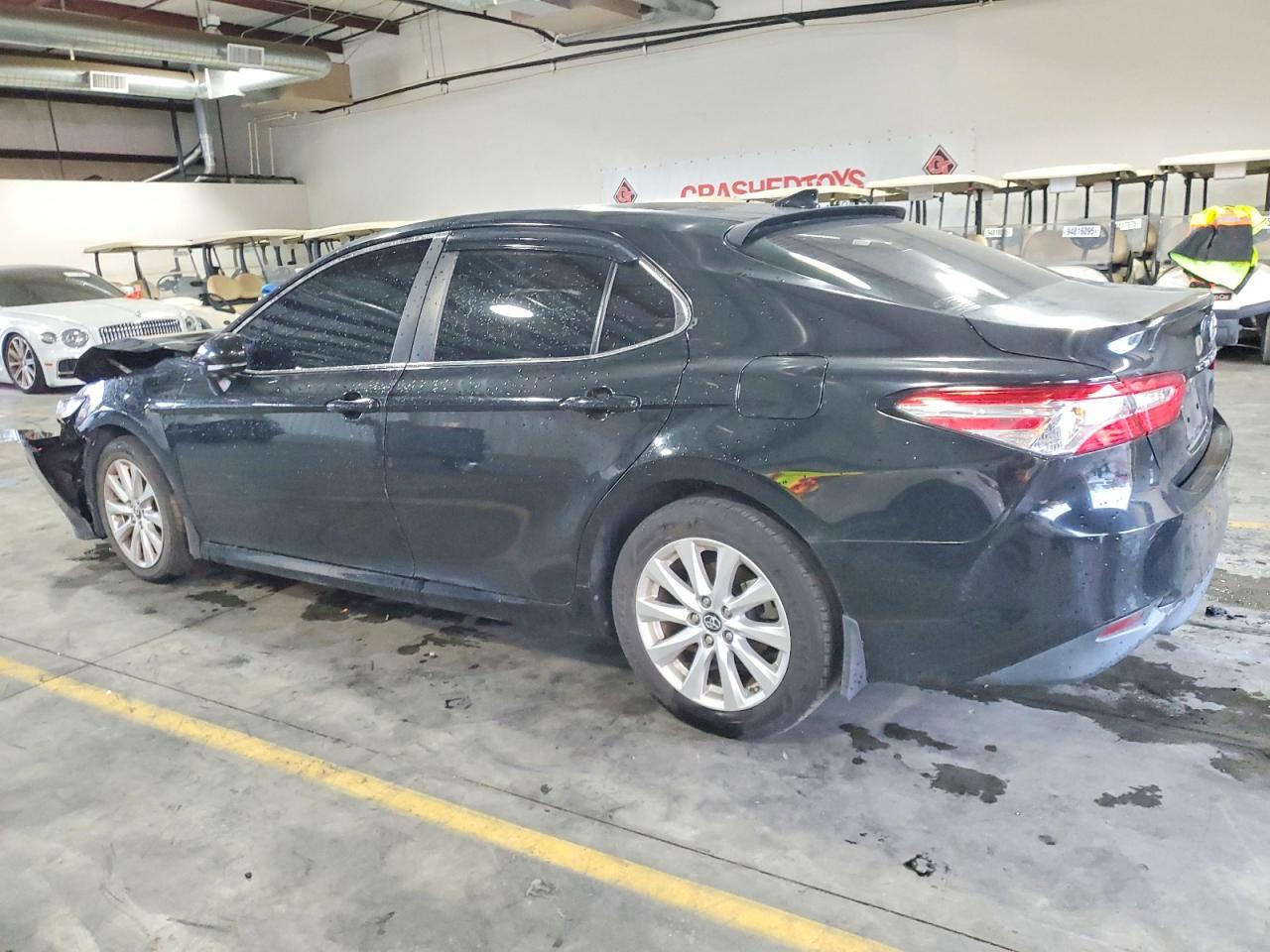 2019 TOYOTA CAMRY LE photo 2