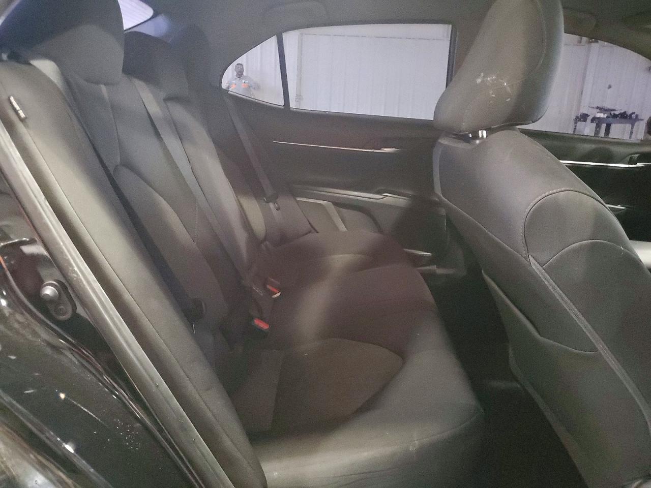 2019 TOYOTA CAMRY LE photo 10