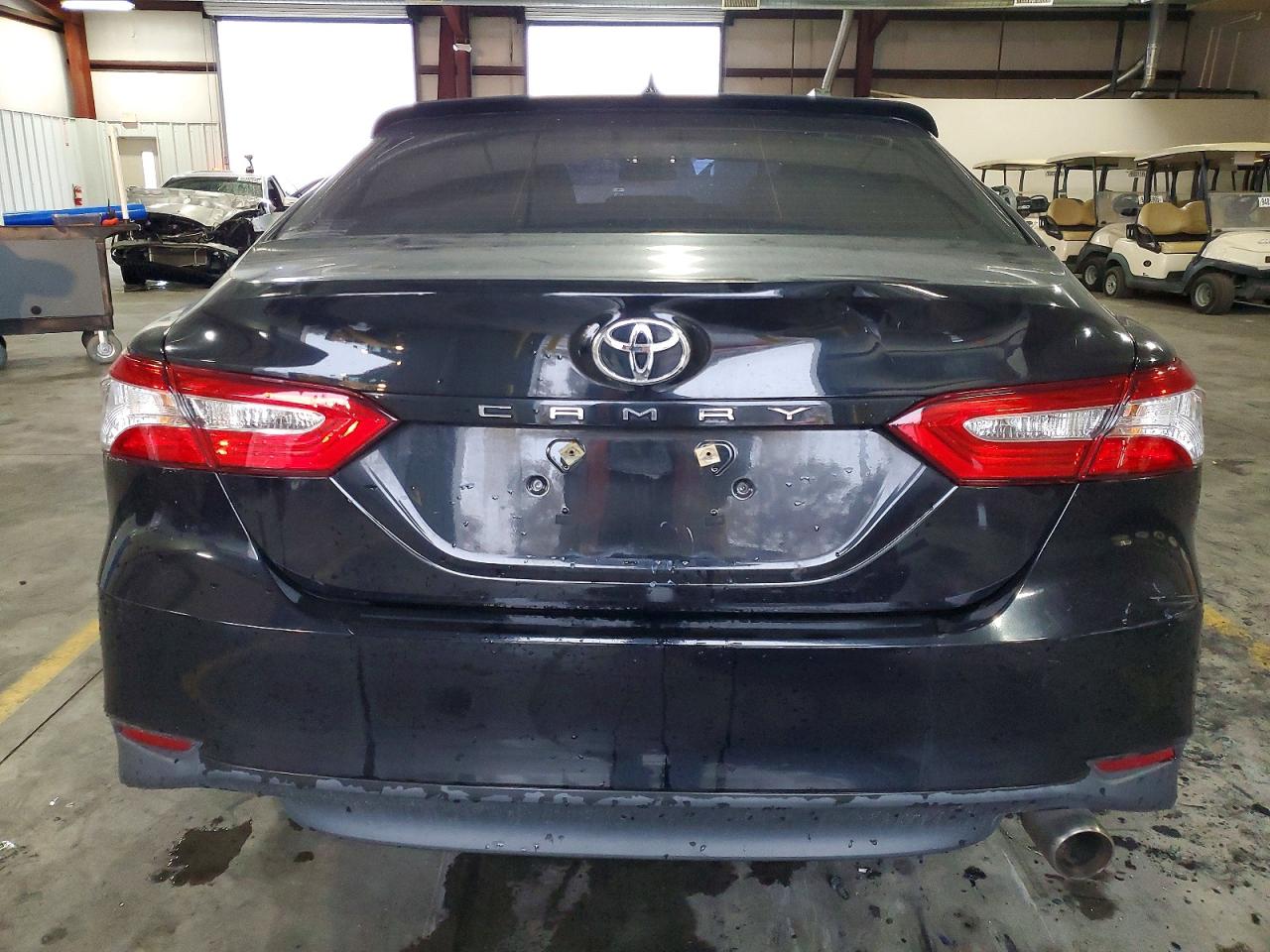 2019 TOYOTA CAMRY LE photo 6