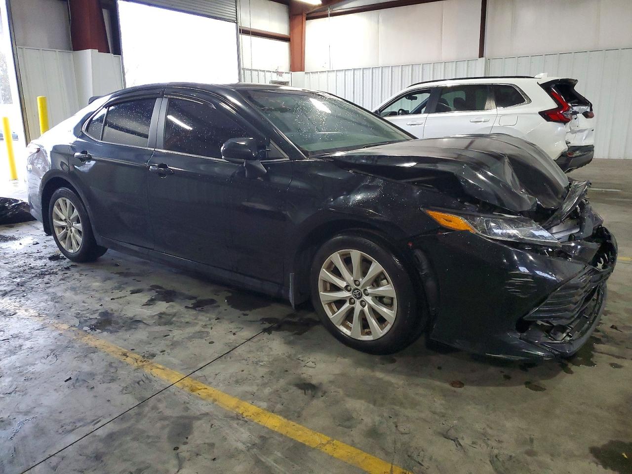 2019 TOYOTA CAMRY LE photo 4