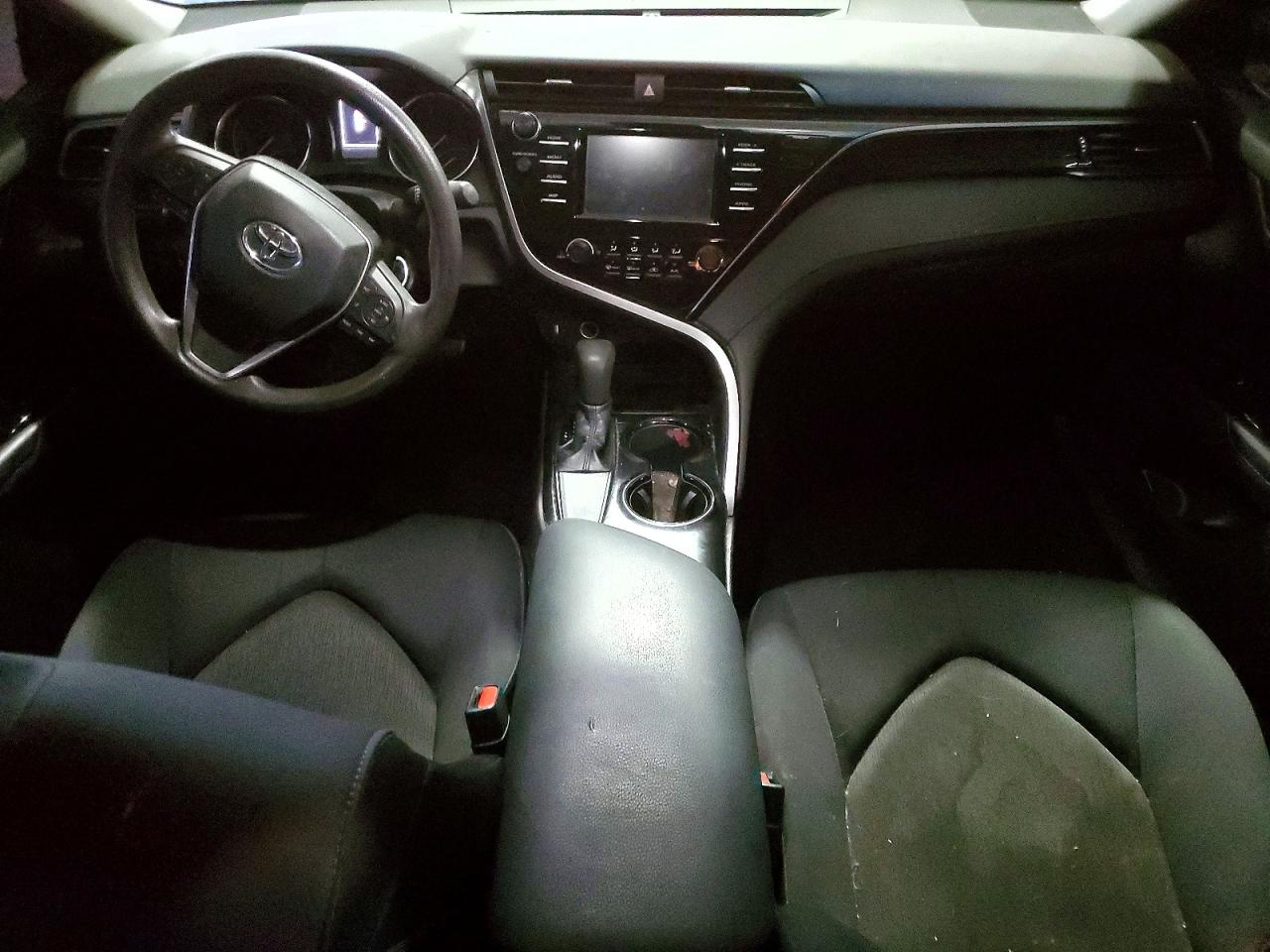 2019 TOYOTA CAMRY LE photo 8