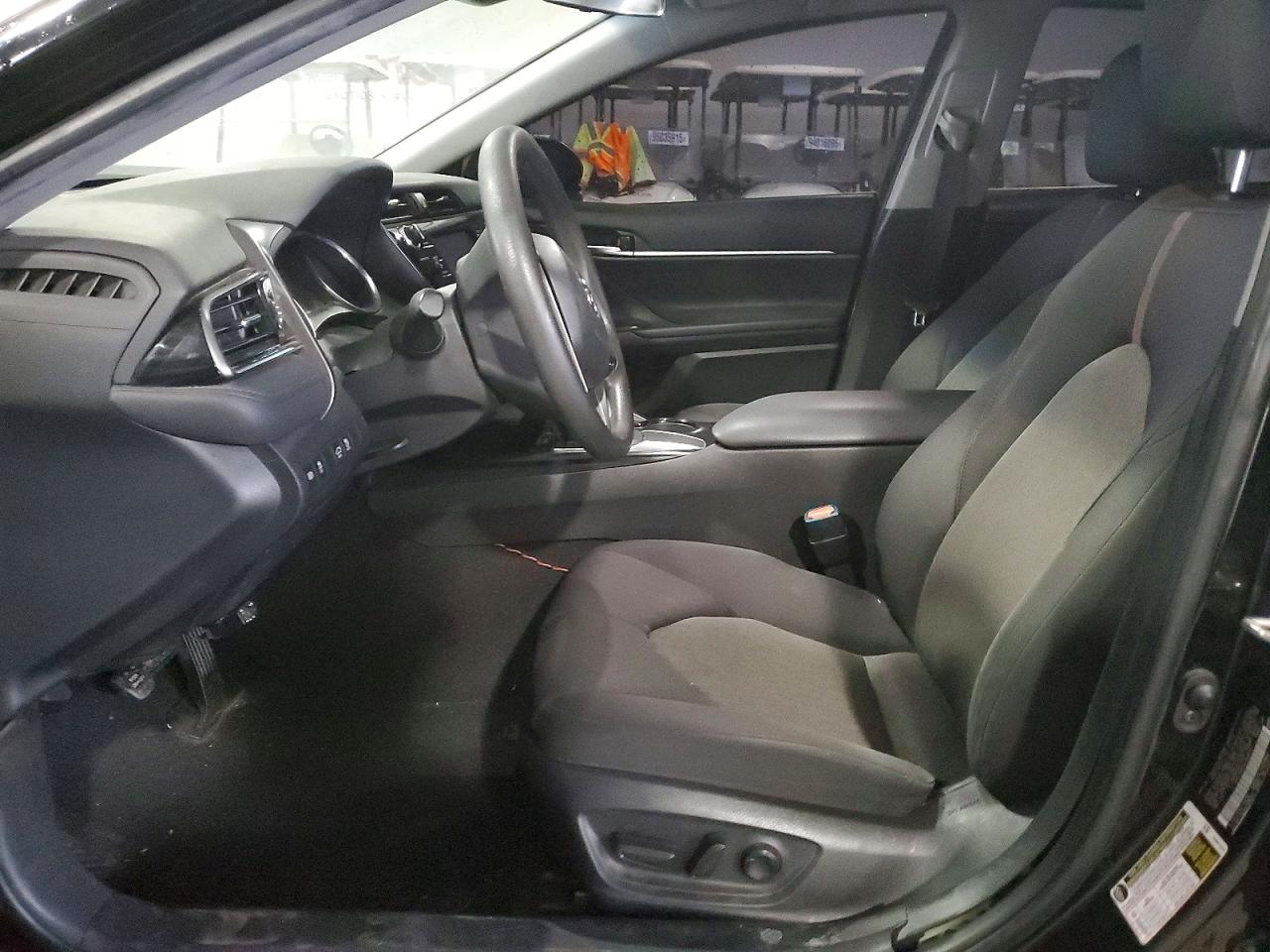 2019 TOYOTA CAMRY LE photo 7