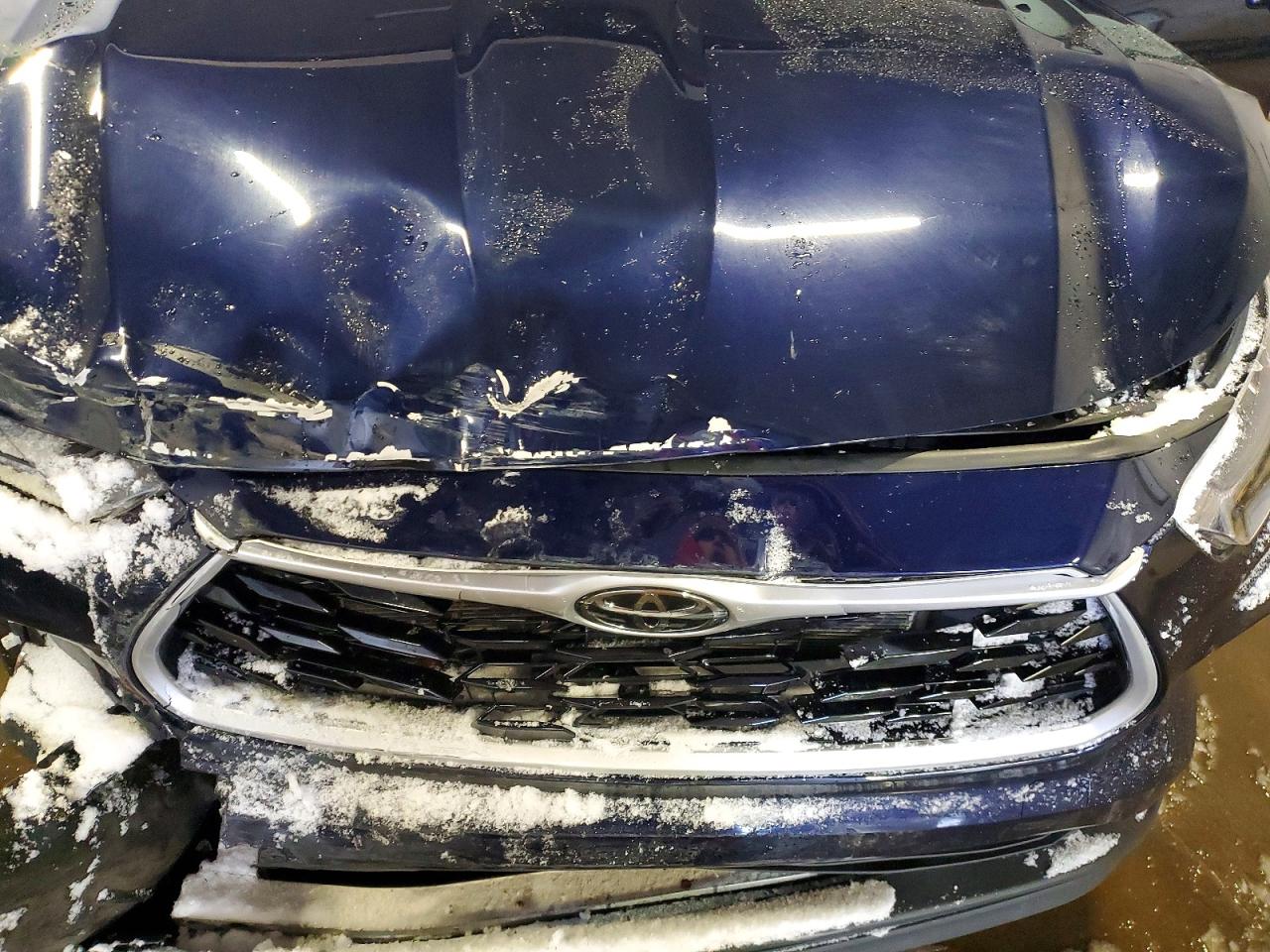 2021 TOYOTA HIGHLANDER XLE photo 12