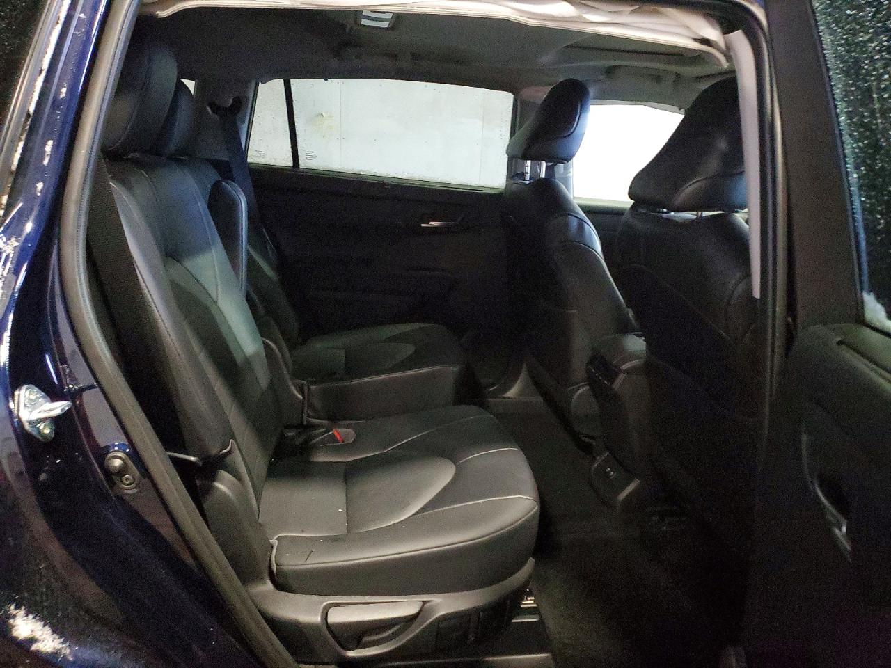 2021 TOYOTA HIGHLANDER XLE photo 11