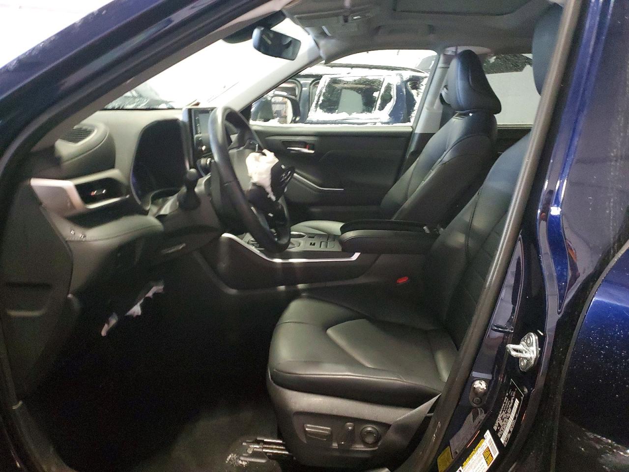 2021 TOYOTA HIGHLANDER XLE photo 7